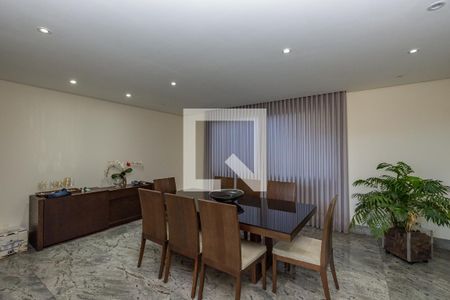 Casa de condomínio à venda com 700m², 4 quartos e 5 vagas Casa de condomínio à venda com 700m², 4 quartos e 5 vagasSala 2