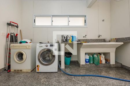 Casa de condomínio à venda com 700m², 4 quartos e 5 vagas Casa de condomínio à venda com 700m², 4 quartos e 5 vagasÁrea de Serviço