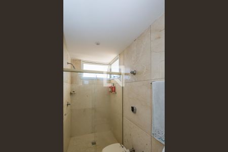 Casa de condomínio à venda com 700m², 4 quartos e 5 vagas Casa de condomínio à venda com 700m², 4 quartos e 5 vagasBanheiro Semi suítes