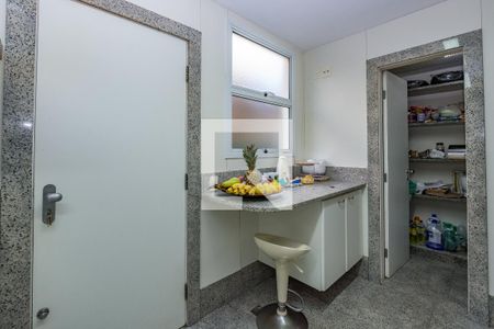 Casa de condomínio à venda com 700m², 4 quartos e 5 vagas Casa de condomínio à venda com 700m², 4 quartos e 5 vagasCozinha