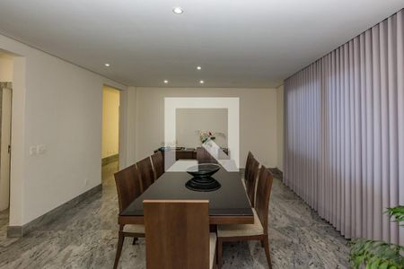 Casa de condomínio à venda com 700m², 4 quartos e 5 vagas Casa de condomínio à venda com 700m², 4 quartos e 5 vagasSala 2