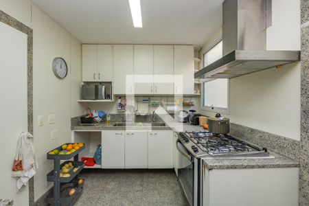 Casa de condomínio à venda com 700m², 4 quartos e 5 vagas Casa de condomínio à venda com 700m², 4 quartos e 5 vagasCozinha