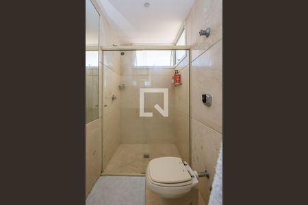 Casa de condomínio à venda com 700m², 4 quartos e 5 vagas Casa de condomínio à venda com 700m², 4 quartos e 5 vagasBanheiro Semi suítes