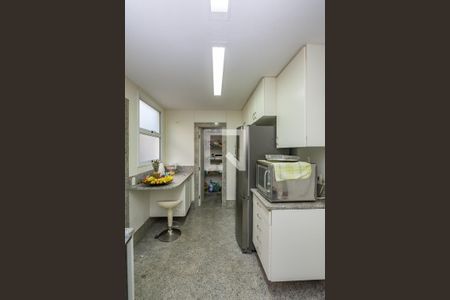 Casa de condomínio à venda com 700m², 4 quartos e 5 vagas Casa de condomínio à venda com 700m², 4 quartos e 5 vagasCozinha