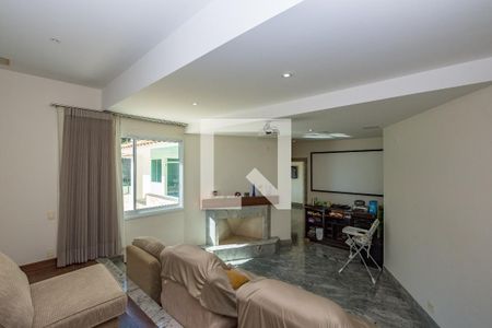 Casa de condomínio à venda com 700m², 4 quartos e 5 vagas Casa de condomínio à venda com 700m², 4 quartos e 5 vagasSala 4