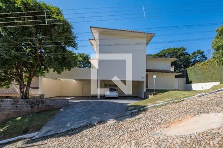 Casa de condomínio à venda com 700m², 4 quartos e 5 vagas Casa de condomínio à venda com 700m², 4 quartos e 5 vagasFachada