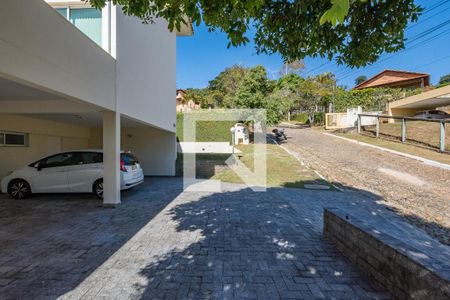 Casa de condomínio à venda com 700m², 4 quartos e 5 vagas Casa de condomínio à venda com 700m², 4 quartos e 5 vagasFachada - Garagem