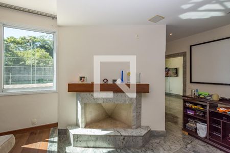 Casa de condomínio à venda com 700m², 4 quartos e 5 vagas Casa de condomínio à venda com 700m², 4 quartos e 5 vagasSala 4