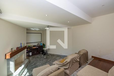 Casa de condomínio à venda com 700m², 4 quartos e 5 vagas Casa de condomínio à venda com 700m², 4 quartos e 5 vagasSala 4