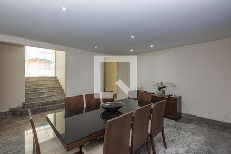 Casa de condomínio à venda com 700m², 4 quartos e 5 vagas Casa de condomínio à venda com 700m², 4 quartos e 5 vagasSala 2