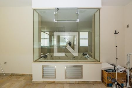 Casa de condomínio à venda com 700m², 4 quartos e 5 vagas Casa de condomínio à venda com 700m², 4 quartos e 5 vagasVaranda da Suíte 1