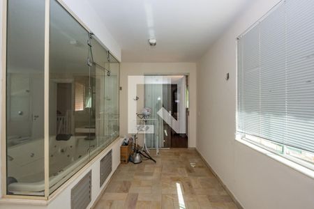 Casa de condomínio à venda com 700m², 4 quartos e 5 vagas Casa de condomínio à venda com 700m², 4 quartos e 5 vagasVaranda da Suíte 1