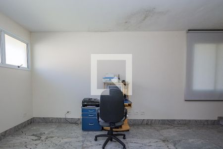 Casa de condomínio à venda com 700m², 4 quartos e 5 vagas Casa de condomínio à venda com 700m², 4 quartos e 5 vagasEscritório