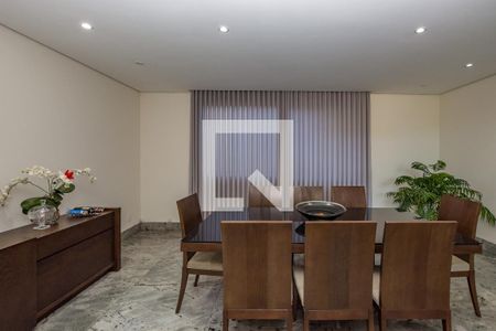 Casa de condomínio à venda com 700m², 4 quartos e 5 vagas Casa de condomínio à venda com 700m², 4 quartos e 5 vagasSala 2