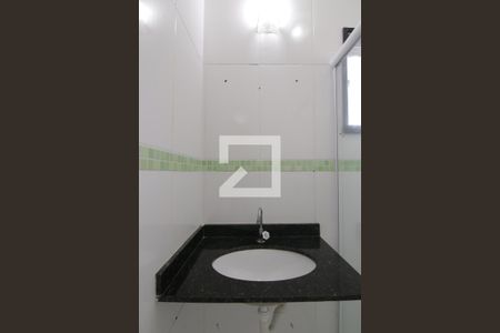 Banheiro de casa de condomínio à venda com 2 quartos, 125m² em Vila Granada, São Paulo
