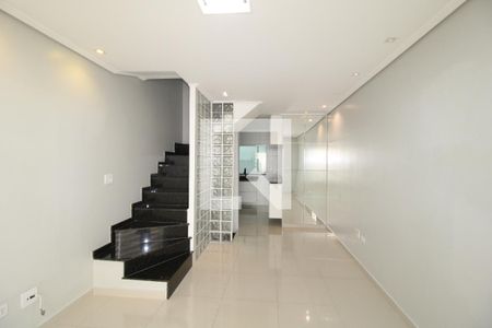 Sala de casa de condomínio para alugar com 2 quartos, 125m² em Vila Granada, São Paulo