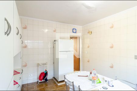 Casa à venda com 138m², 3 quartos e 2 vagas Casa à venda com 138m², 3 quartos e 2 vagasCozinha