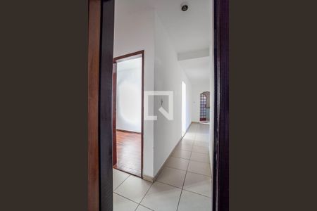 Corredor de casa para alugar com 3 quartos, 122m² em Parque Recreio, Contagem