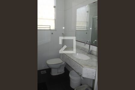 Banheiro de casa à venda com 5 quartos, 206m² em Del Castilho, Rio de Janeiro