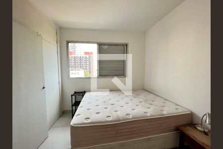 Quarto de apartamento à venda com 1 quarto, 42m² em Cambuí, Campinas