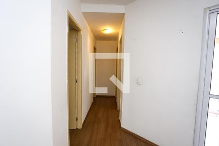 corredor de apartamento para alugar com 3 quartos, 80m² em Parque Taboão, Taboão da Serra