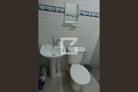 Banheiro de apartamento para alugar com 1 quarto, 45m² em Vila Tupi, Praia Grande