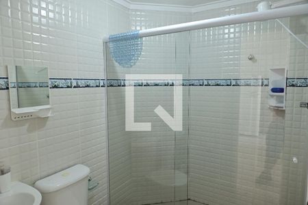 Banheiro de apartamento para alugar com 1 quarto, 45m² em Vila Tupi, Praia Grande