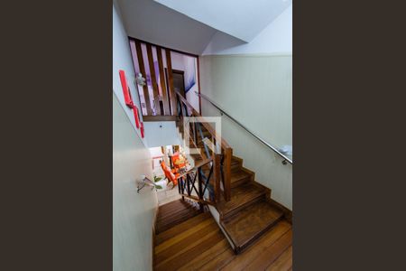 Escada de casa à venda com 4 quartos, 425m² em Santa Lúcia, Belo Horizonte