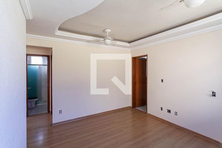 Sala de apartamento para alugar com 3 quartos, 90m² em São João Batista, Belo Horizonte
