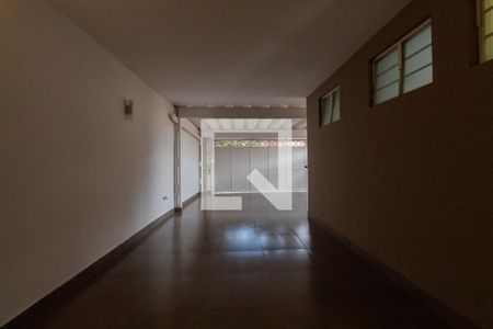 Garagem de casa à venda com 3 quartos, 275m² em Jardim Londrina, São Paulo