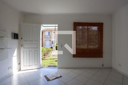 Sala de casa de condomínio para alugar com 2 quartos, 60m² em Jardim Barbacena, Cotia