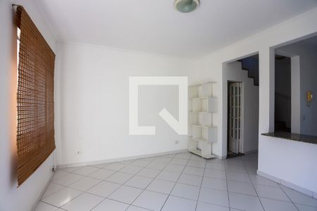 Sala de casa de condomínio para alugar com 2 quartos, 60m² em Jardim Barbacena, Cotia