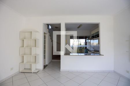 Sala de casa de condomínio para alugar com 2 quartos, 60m² em Jardim Barbacena, Cotia