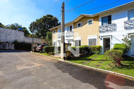 Casa de condomínio para alugar com 60m², 2 quartos e 1 vaga Casa de condomínio para alugar com 60m², 2 quartos e 1 vagaFachada da casa e rua do condomínio
