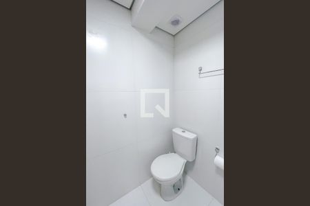 Banheiro de kitnet/studio para alugar com 1 quarto, 25m² em Santana, São Paulo