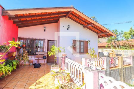 Casa à venda com 378m², 4 quartos e 2 vagas Casa à venda com 378m², 4 quartos e 2 vagasTerraço