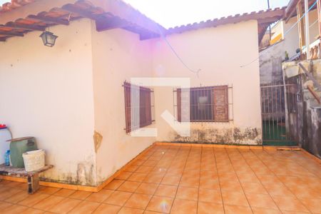 Casa à venda com 378m², 4 quartos e 2 vagas Casa à venda com 378m², 4 quartos e 2 vagasQuintal