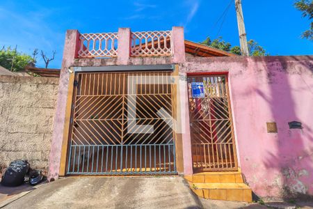 Casa à venda com 378m², 4 quartos e 2 vagas Casa à venda com 378m², 4 quartos e 2 vagasFachada