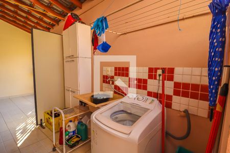 Casa à venda com 280m², 4 quartos e 3 vagas Casa à venda com 280m², 4 quartos e 3 vagasÁrea de Serviço