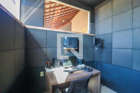 Casa à venda com 280m², 4 quartos e 3 vagas Casa à venda com 280m², 4 quartos e 3 vagasStudio