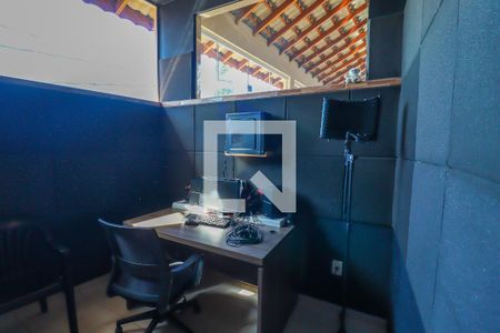 Casa à venda com 280m², 4 quartos e 3 vagas Casa à venda com 280m², 4 quartos e 3 vagasStudio