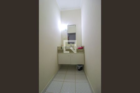 Casa à venda com 280m², 4 quartos e 3 vagas Casa à venda com 280m², 4 quartos e 3 vagasLavabo