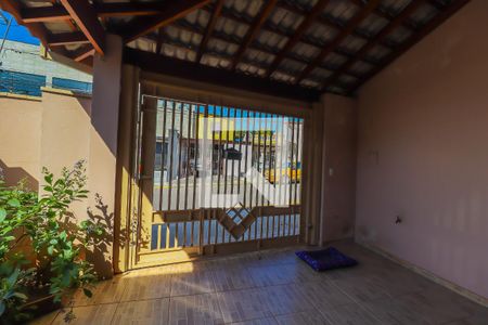 Casa à venda com 280m², 4 quartos e 3 vagas Casa à venda com 280m², 4 quartos e 3 vagasGaragem