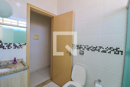 Casa à venda com 280m², 4 quartos e 3 vagas Casa à venda com 280m², 4 quartos e 3 vagasBanheiro