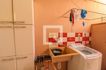 Casa à venda com 280m², 4 quartos e 3 vagas Casa à venda com 280m², 4 quartos e 3 vagasÁrea de Serviço