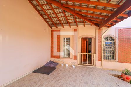 Casa à venda com 280m², 4 quartos e 3 vagas Casa à venda com 280m², 4 quartos e 3 vagasGaragem