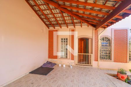 Casa à venda com 280m², 4 quartos e 3 vagas Casa à venda com 280m², 4 quartos e 3 vagasGaragem