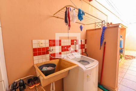 Casa à venda com 280m², 4 quartos e 3 vagas Casa à venda com 280m², 4 quartos e 3 vagasÁrea de Serviço