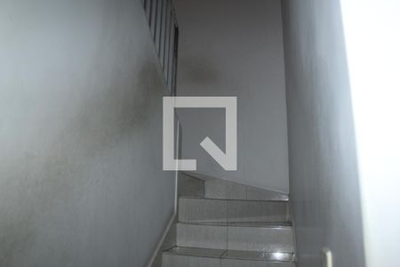 Escada de casa para alugar com 3 quartos, 140m² em Vila Marari, São Paulo