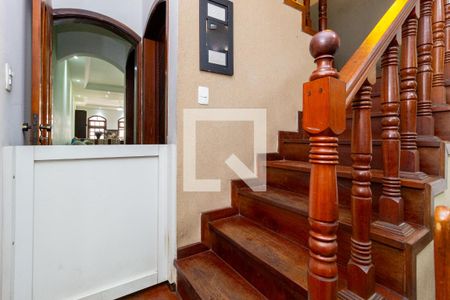 Escada de casa à venda com 4 quartos, 385m² em Vila Canero, São Paulo